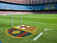 Barcelona 2011-09-22 Het logo van FC Barcelona in het gras : Barcelona, vakantie